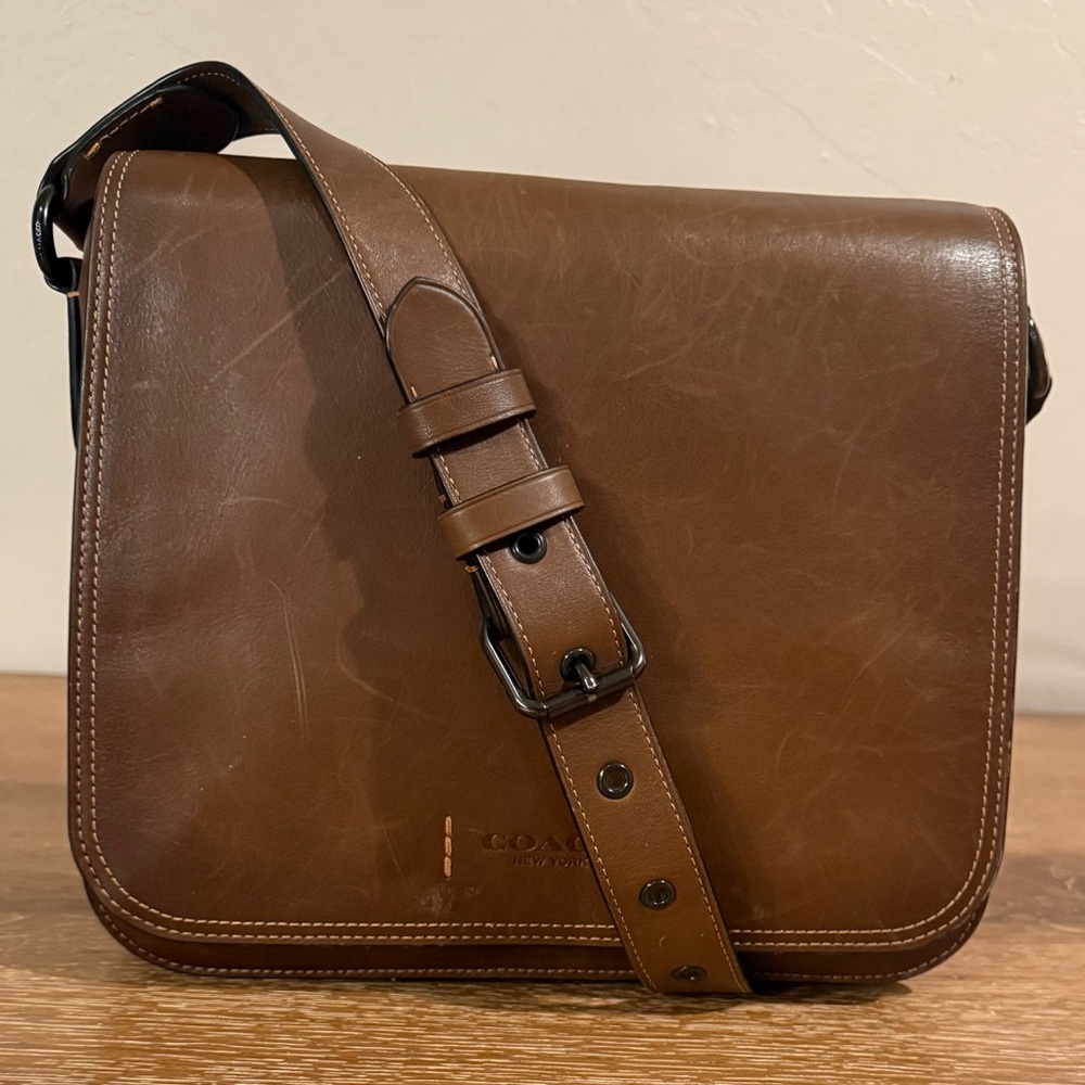 Coach Gotham Messenger 27 Crossbody
Brown Glovetanned Leather